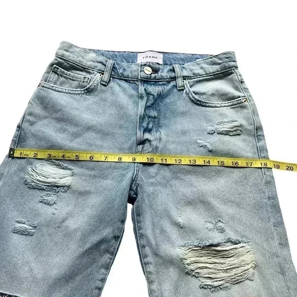 FRAME LE SLOUCH LIGHT WASH DISTRESSED DENIM JEAN BERMUDA WOMEN’S SHORTS•SIZE 24• - Picture 4 of 8